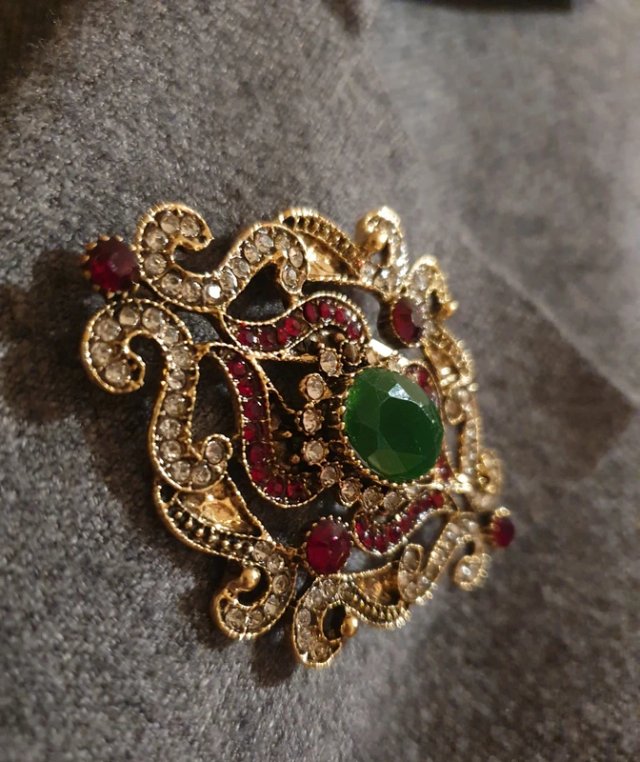 Broche y colgante, estilo barocco revival.