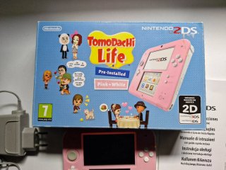 Nintendo 2DS Rosa Tomodachi Life