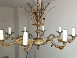 LAMPARA ANTIGUA DE ESTILO CLASICO.