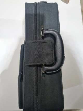 Clarinete con estuche J. MITCHAEL.