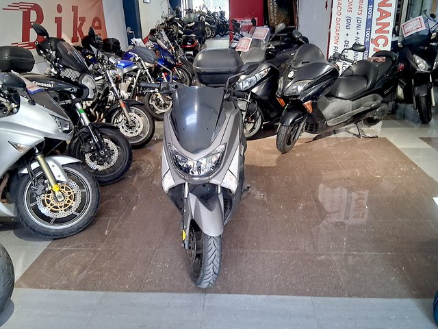 Yamaha N-MAX 125 Scooter