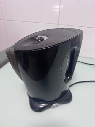 Hervidor de agua negro