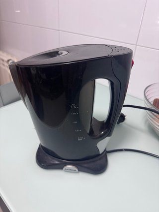 Hervidor de agua negro