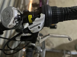 Bicicleta Conor con cambios Shimano. Sin frenos.