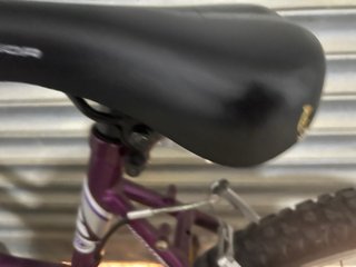 Bicicleta Conor con cambios Shimano. Sin frenos.