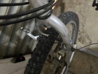 Bicicleta Conor con cambios Shimano. Sin frenos.