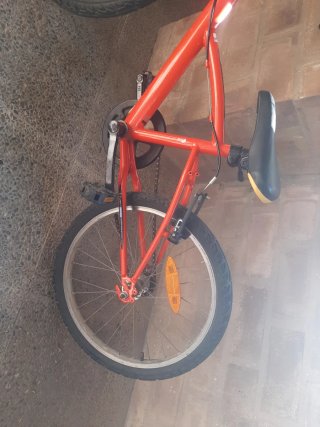 Bicicleta roja + Casco Quechua