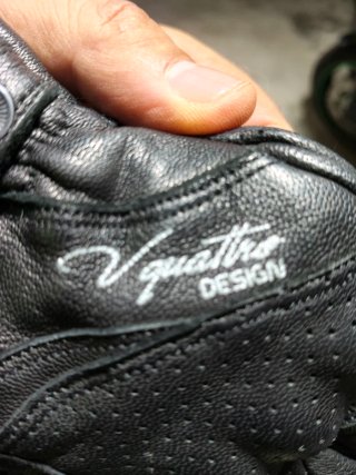 Guantes V Quatro Negros