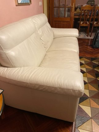 Sofá de piel blanco