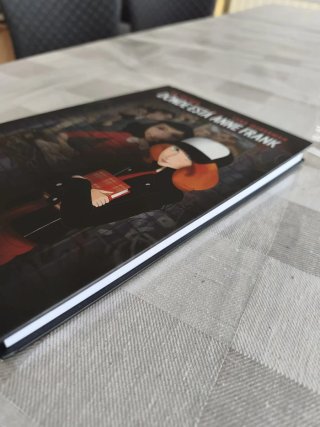 ¿Dónde está Anne Frank? / Where is Anne Frank?