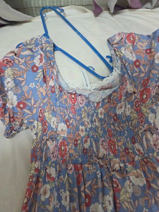 Vestido floral azul y rosa