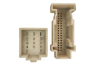 CAJA RELES / FUSIBLES FORD FOCUS BERLINA (CAP) 4M