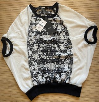 Blusa Bershka Blanca y Negra Talla S amplísima