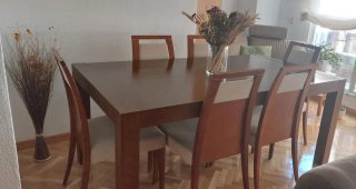 Mesa de comedor y 6 sillas