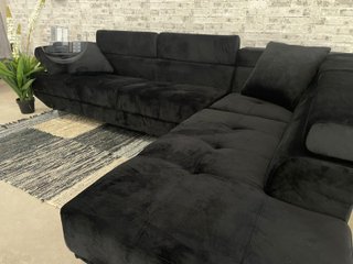 Sofá-rinconera en negro terciopelo