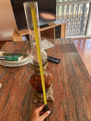 Lámpara de aceite antigua ámbar