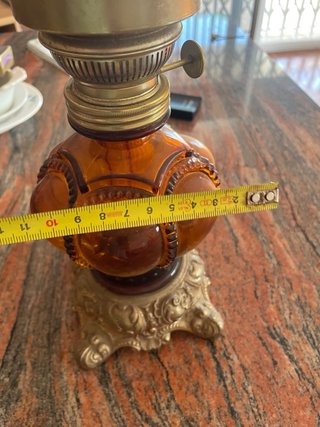 Lámpara de aceite antigua ámbar