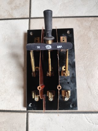 Interruptor antiguo de cuchillas 50 AMP