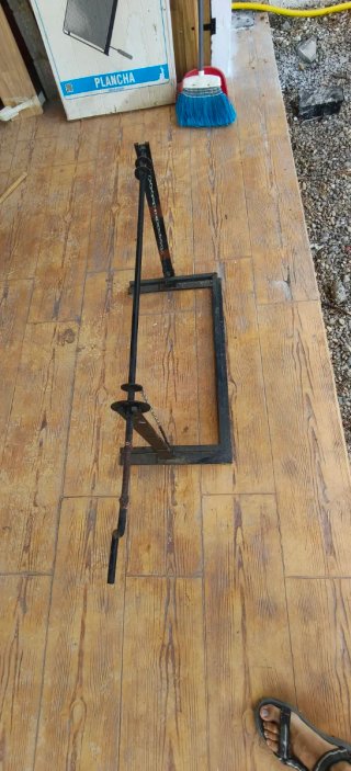 Soporte elevador para barbacoa