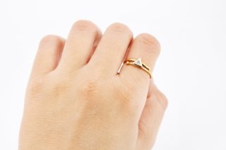 Anillo de oro combinado de 18k con diamantes. Ref:076-01-00692