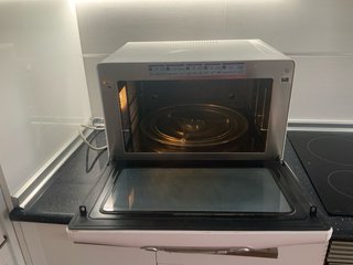 Horno Microondas Whirlpool Libre Instalación. BENI