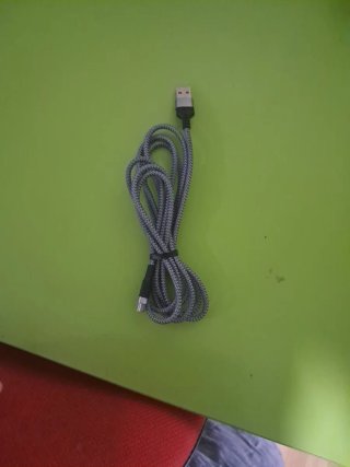 Cable de carga USB a Micro USB gris