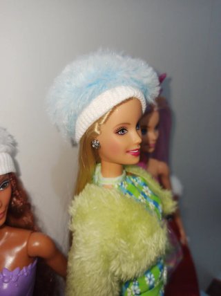 Muñecas Barbie y Bratz con Ropa