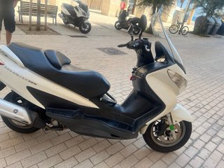 Suzuki Burgman 125 Blanca