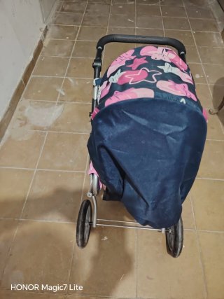 Carrito de juguete rosa y azul