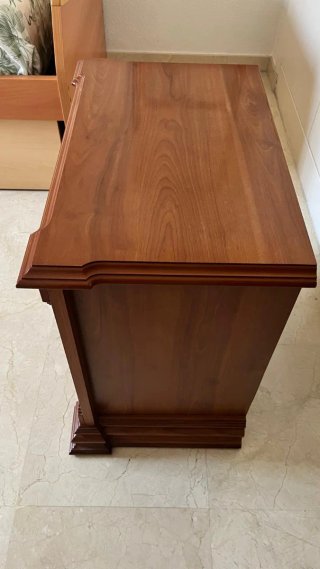 Mesita de noche de madera maciza