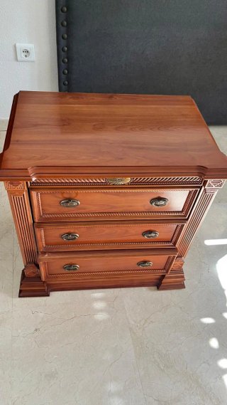 Mesita de noche de madera maciza