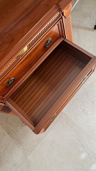 Mesita de noche de madera maciza