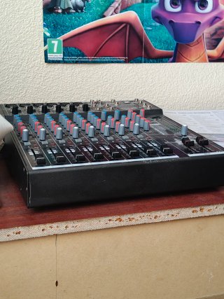 Mesa de mezclas 10 canales - 6 micros y 2+2estéreo