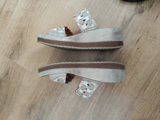 Sandalias Clarks Beige y Blancas