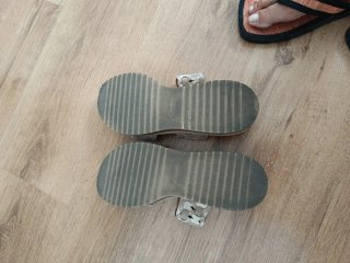 Sandalias Clarks Beige y Blancas