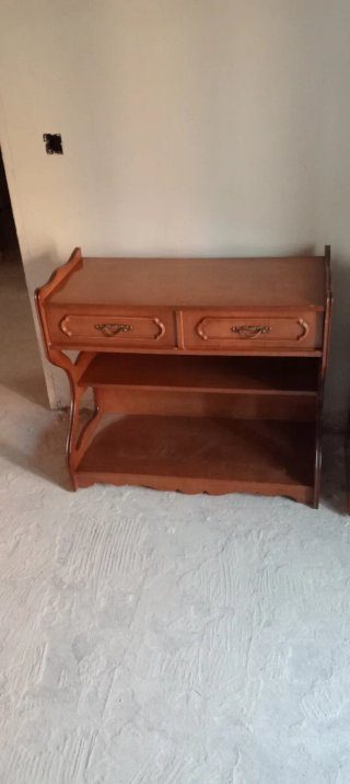 Mueble de TV de madera con 2 cajones
