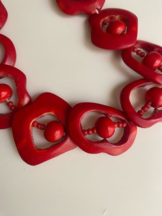 Collar rojo con cuentas