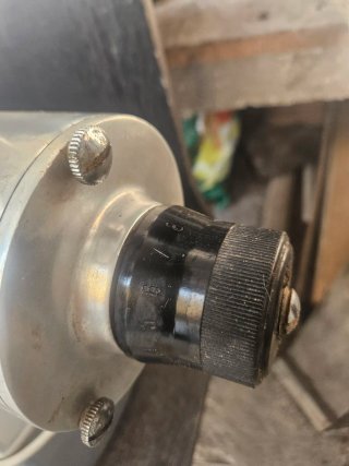 Molino de maíz manual