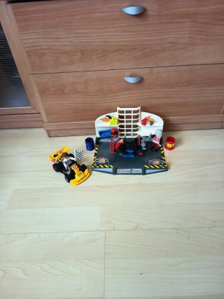 Taller Mecánico Playmobil con Coche y Figura