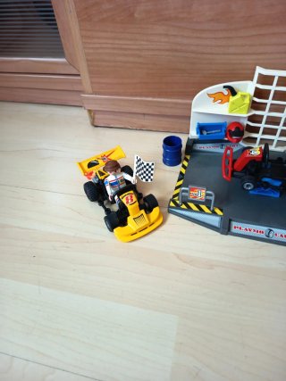 Taller Mecánico Playmobil con Coche y Figura