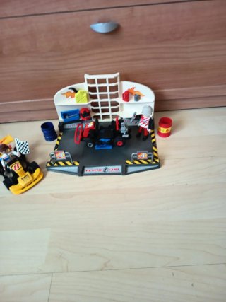 Taller Mecánico Playmobil con Coche y Figura