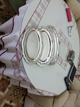Juego de tres bandejas plateadas