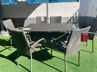 Mesa Exterior con 6 Sillas en Ratan