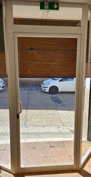Puerta de aluminio