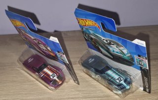 Hot Wheels 76 Greenwood Corvette Morado y Gris