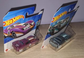 Hot Wheels 76 Greenwood Corvette Morado y Gris