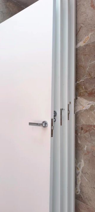 Conjunto de 8 puertas lacadas blancas de madera