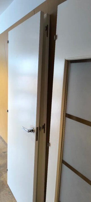 Conjunto de 8 puertas lacadas blancas de madera