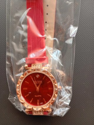 Set da donna: orologio, collana e orecchini