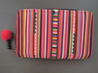 Billetera Mujer Multicolor con Pompon Rojo